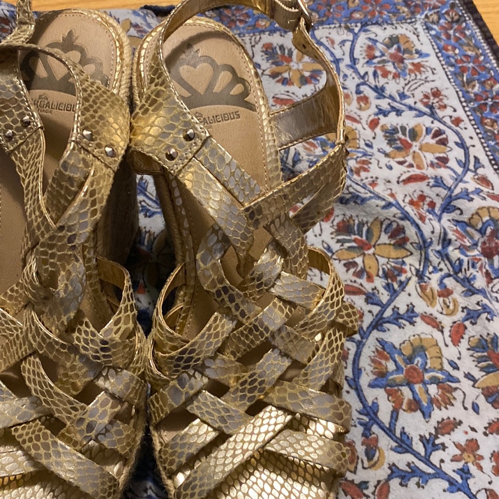 Woman gold sandal high he